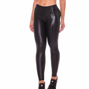 Black High-Waisted Shiny Leggings – Sleek and Stylish